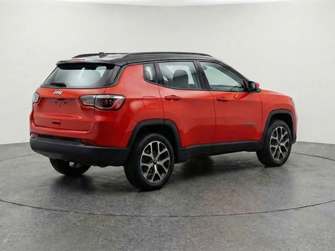 Used 2025 Jeep Compass Limited AWD/4WD image 9