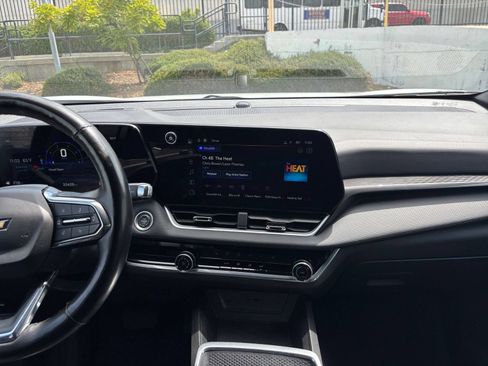 Used 2025 Chevrolet Equinox LT FWD image 14