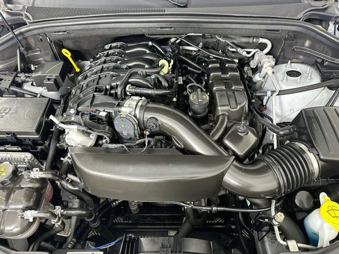 Used 2025 Dodge Durango GT RWD image 35