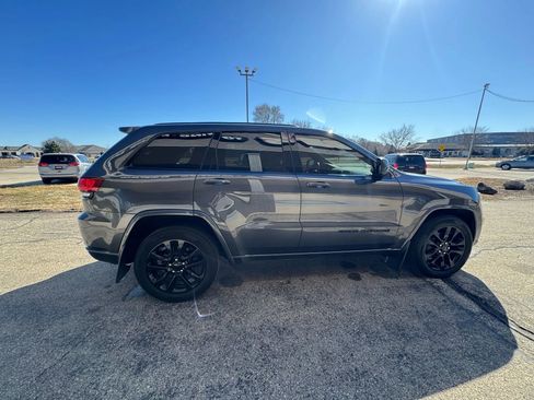 Used 2018 Jeep Grand Cherokee Altitude image 6