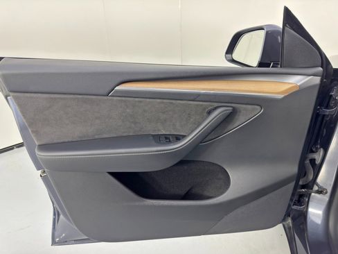 Used 2022 Tesla Model Y Performance image 41