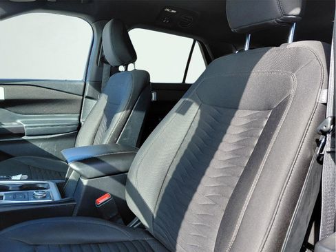 Used 2020 Ford Explorer XLT image 9