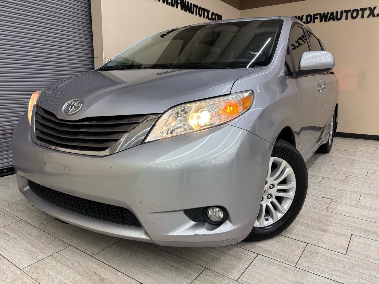 Used 2012 Toyota Sienna XLE w/ XLE Navigation Pkg FWD image 1