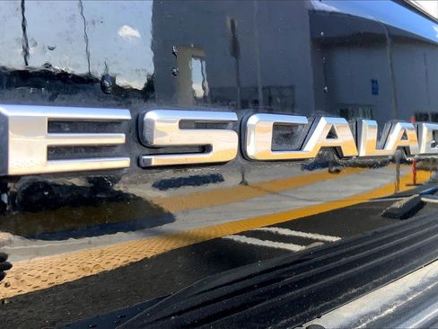 Certified 2024 Cadillac Escalade Premium Luxury image 32