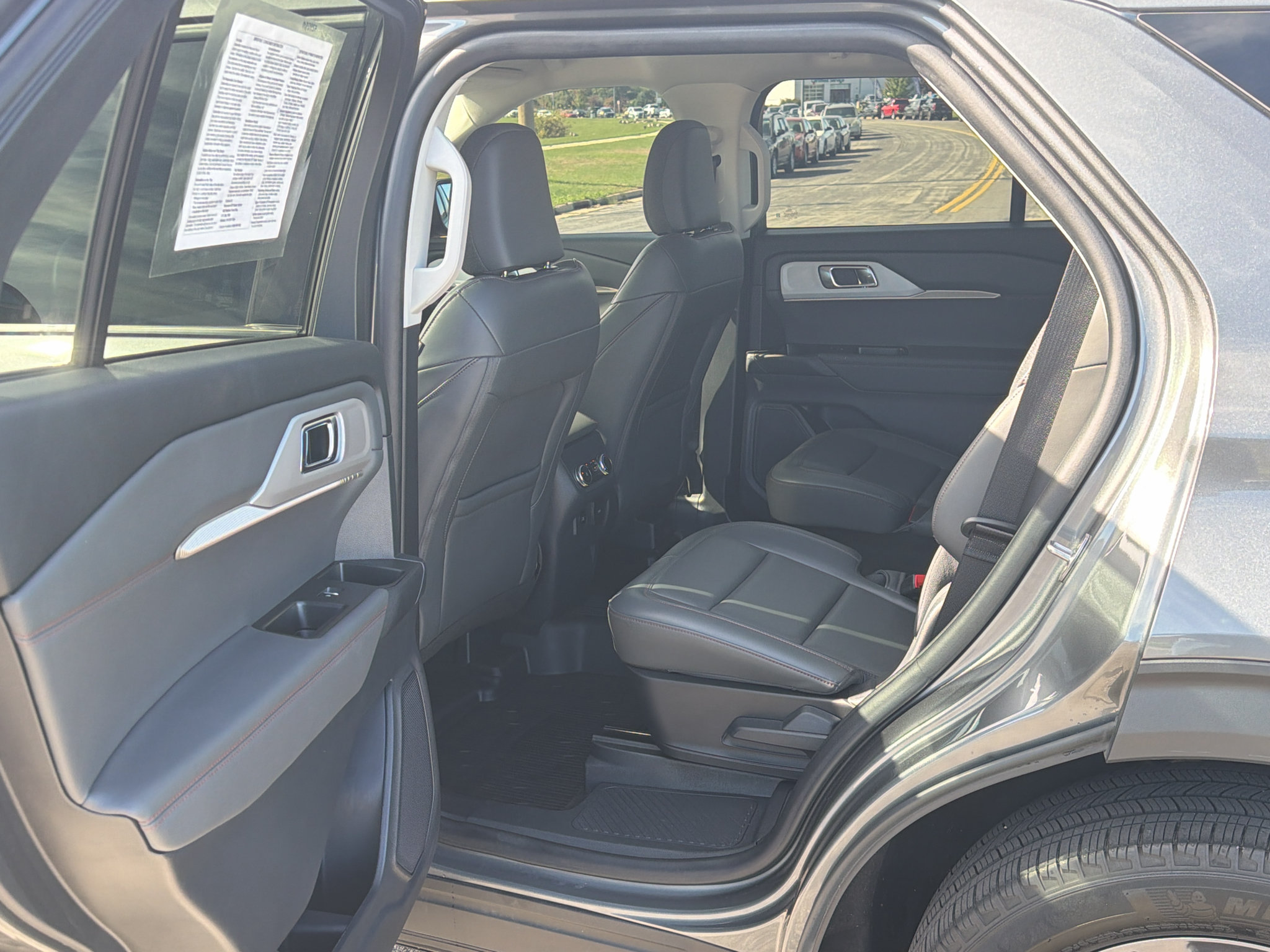 Used 2025 Ford Explorer Active w/ Active Comfort Package AWD/4WD image 31
