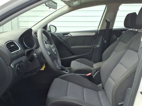 Used 2012 Volkswagen Golf 4-Door FWD image 8