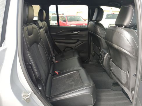 Used 2024 Jeep Grand Cherokee Altitude image 32