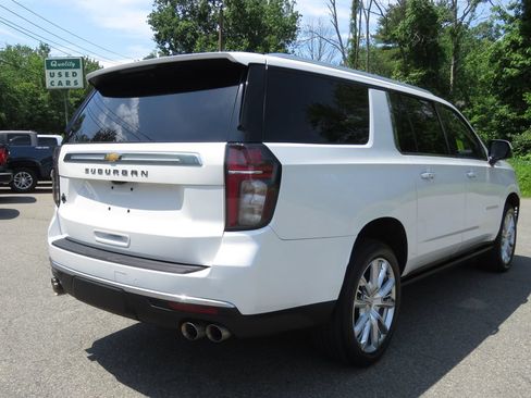 Used 2023 Chevrolet Suburban High Country w/ Premium Package 2 AWD/4WD image 5
