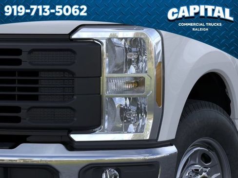 New 2026 Ford F250 XL w/ XL Chrome Package RWD image 18