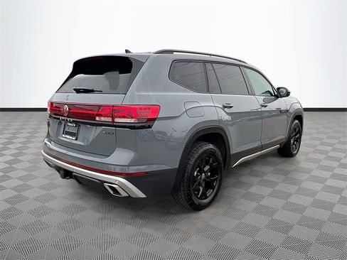 Used 2024 Volkswagen Atlas Peak Edition SE image 7