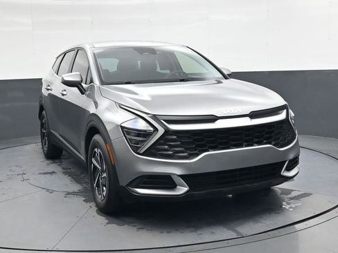 Used 2024 Kia Sportage LX image 1