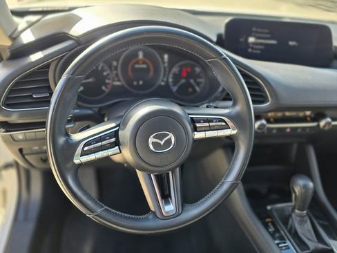 Used 2019 MAZDA MAZDA3 Premium image 17