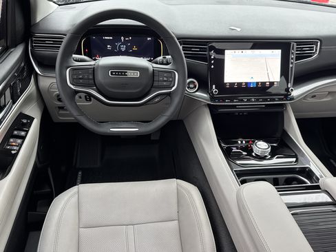 Used 2023 Jeep Wagoneer BASE w/ Premium Group I image 12