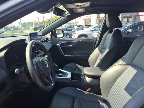 Used 2023 Toyota RAV4 XSE AWD/4WD image 5
