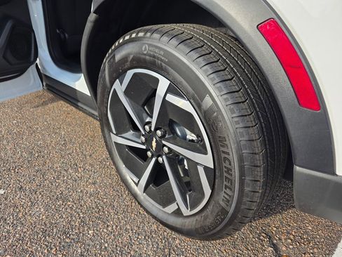 New 2026 Chevrolet Equinox EV LT image 21