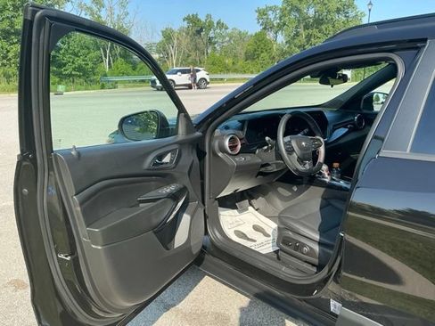 Used 2025 Chevrolet Trax RS w/ Sunroof Package FWD image 15