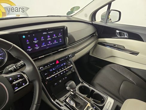 Used 2024 Kia Carnival EX image 26