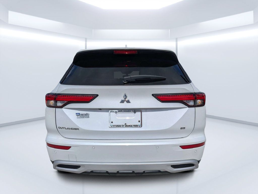 Used 2024 Mitsubishi Outlander SE AWD/4WD image 5