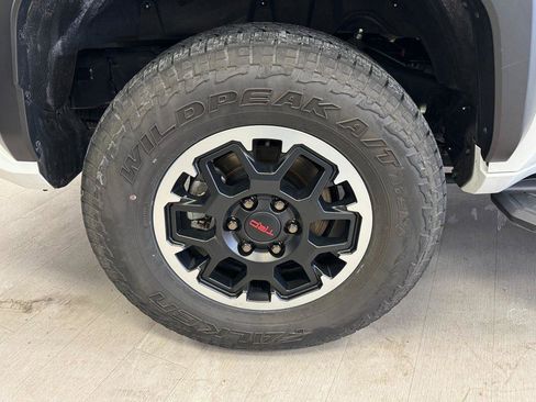 Used 2025 Toyota 4Runner TRD Off-Road image 28