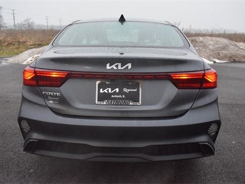 Used 2022 Kia Forte LXS w/ LXS Technology Package image 4