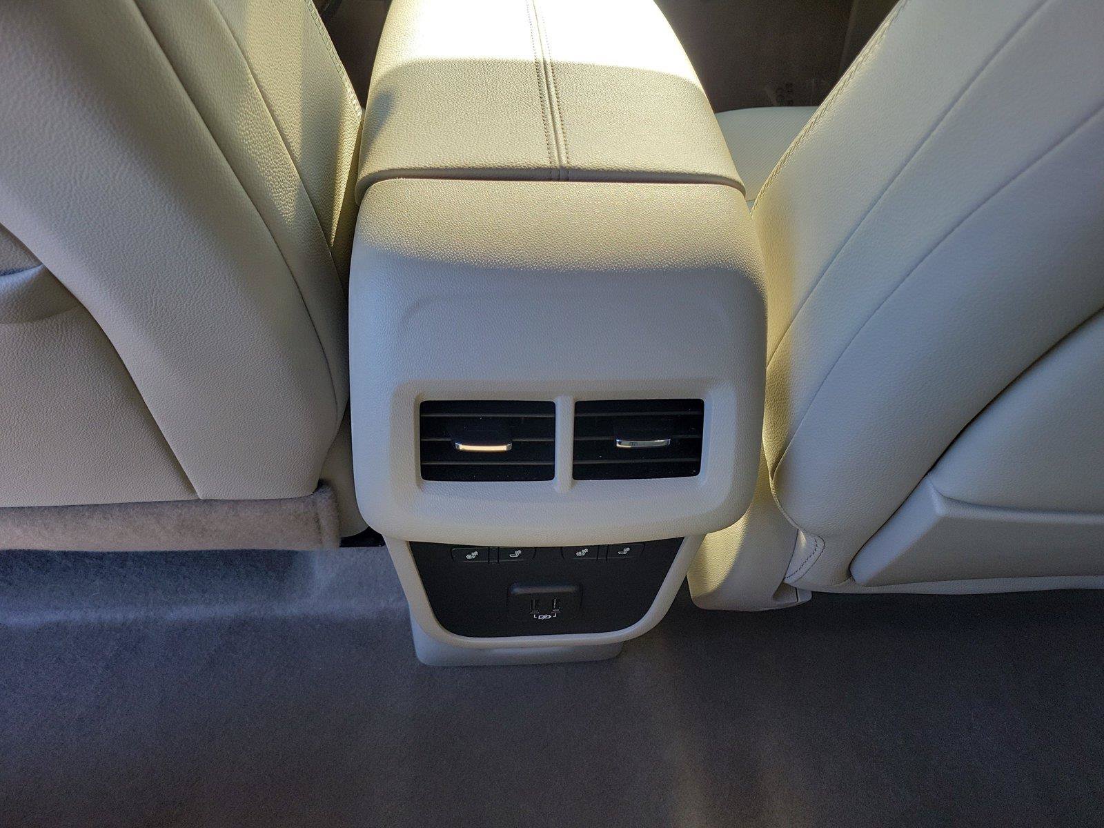 Used 2024 GMC Terrain Denali w/ Denali Premium Package AWD/4WD image 11