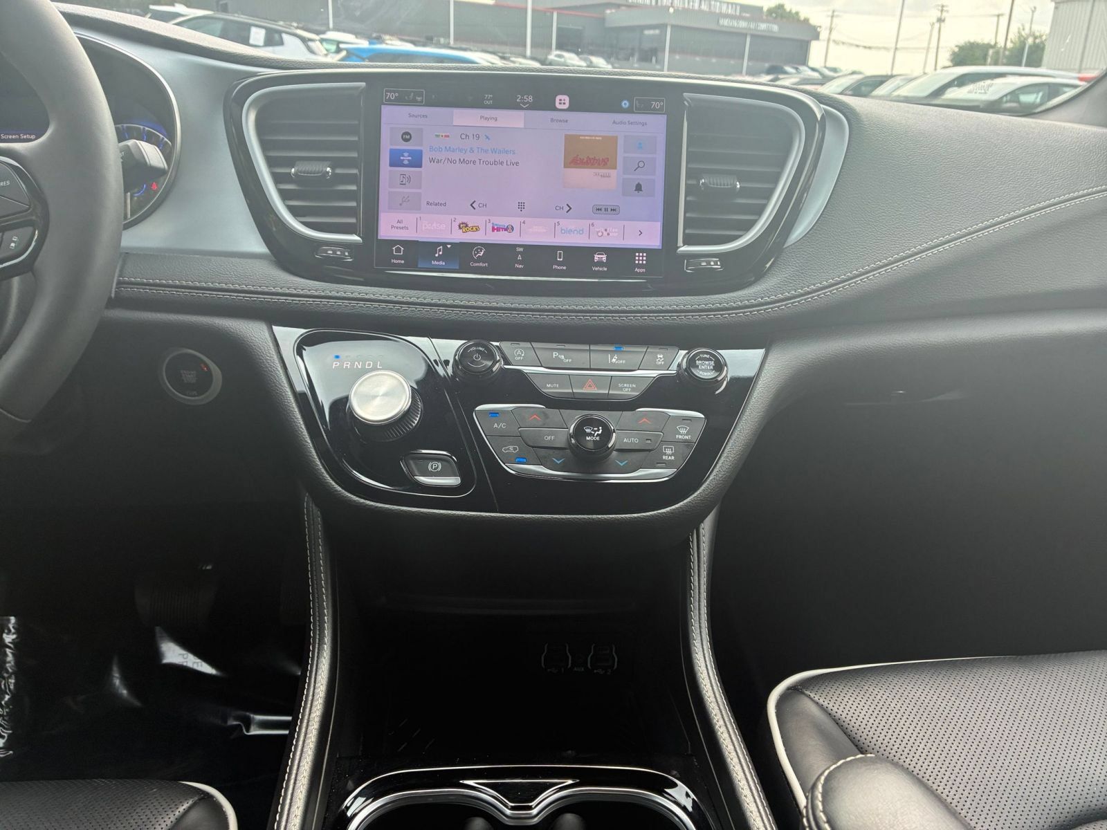 Used 2025 Chrysler Pacifica Limited FWD image 16