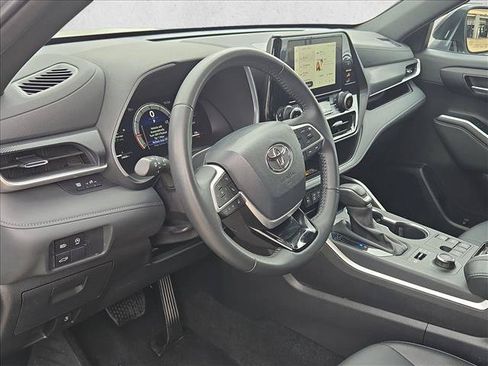 Used 2025 Toyota Highlander XSE AWD/4WD image 10