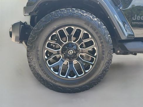 Used 2022 Jeep Wrangler Unlimited Sahara AWD/4WD image 40