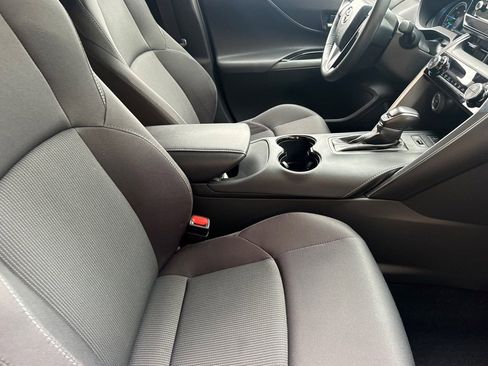 Used 2024 Toyota Venza LE AWD/4WD image 19