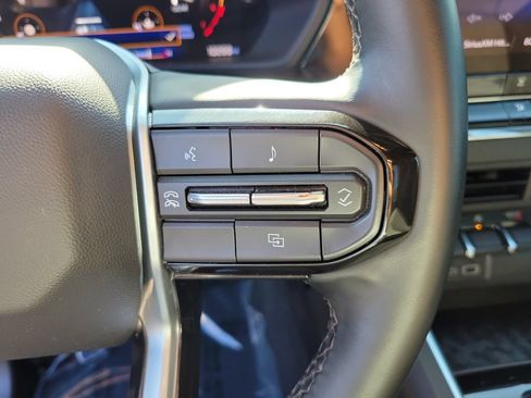 Used 2025 Chevrolet Colorado W/T w/ WT Convenience Package II RWD image 19
