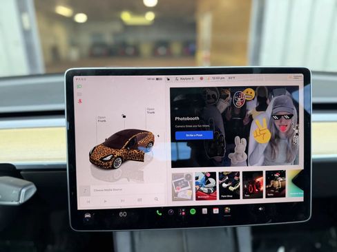 Used 2022 Tesla Model 3 Long Range AWD/4WD image 34