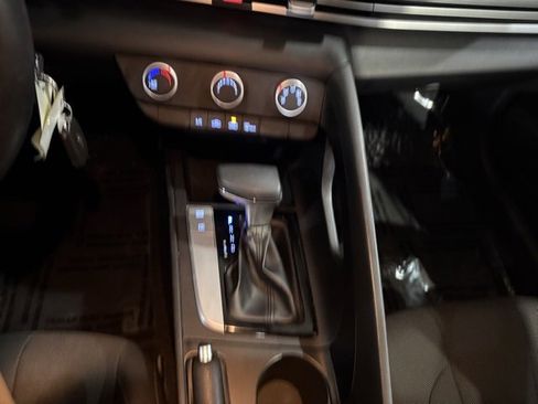 Used 2021 Hyundai Elantra SE image 19