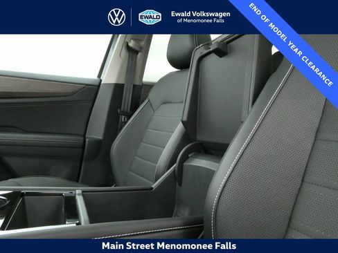 Certified 2025 Volkswagen Atlas SEL image 41