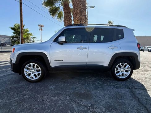 Used 2018 Jeep Renegade Latitude w/ Popular Equipment Group image 3