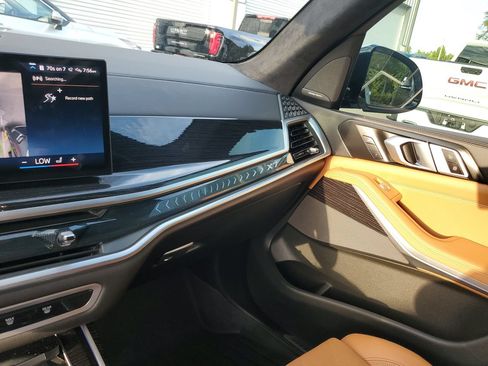 Used 2025 BMW X7 xDrive40i w/ M Sport Package AWD/4WD image 25