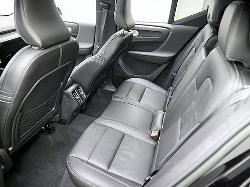 Certified 2023 Volvo XC40 B5 Plus image 21