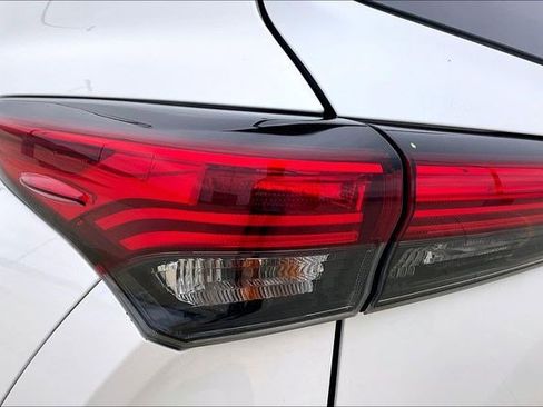 Used 2023 Toyota Highlander XLE image 36