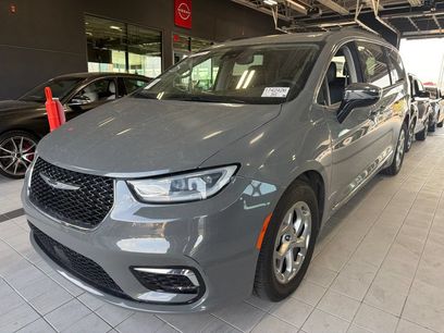 Used 2023 Chrysler Pacifica Limited