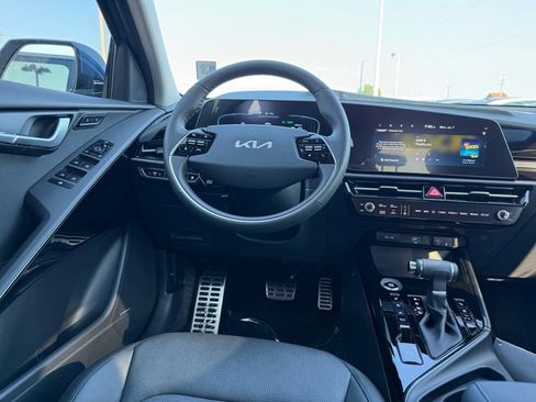 New 2025 Kia Niro SX Touring image 10