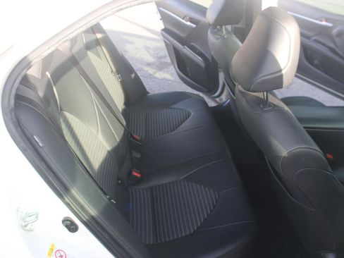 Used 2018 Toyota Camry L image 29