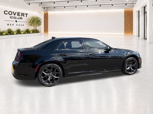 Used 2023 Chrysler 300 Touring L w/ Comfort Group RWD image 13