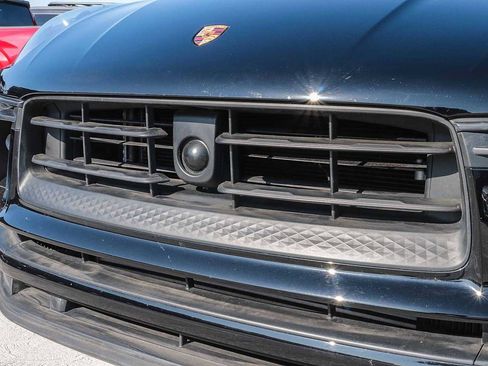 Used 2023 Porsche Macan image 6