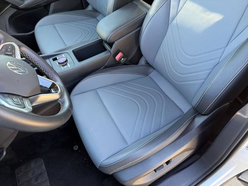 Used 2026 Volkswagen Tiguan SE AWD/4WD image 36