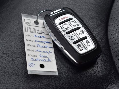 Used 2022 Chrysler Pacifica Touring-L FWD image 13