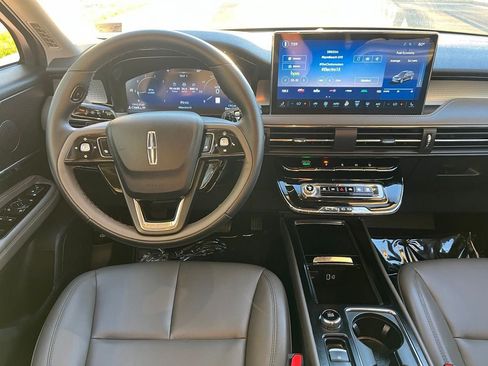 Certified 2025 Lincoln Corsair AWD image 18