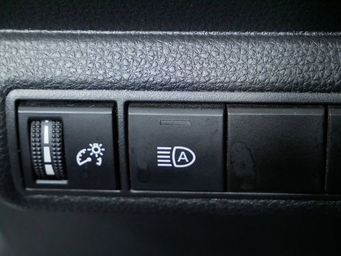 Used 2021 Toyota Corolla LE image 23