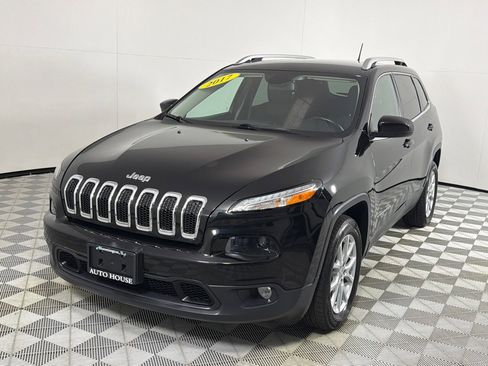Used 2017 Jeep Cherokee Latitude FWD image 9
