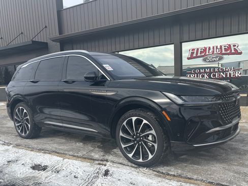 Used 2024 Lincoln Nautilus Black Label image 3