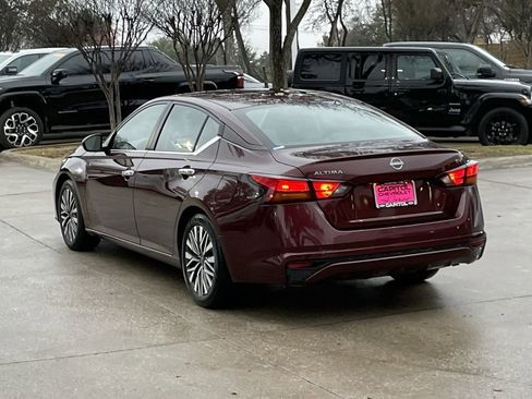 Used 2024 Nissan Altima 2.5 SV image 4