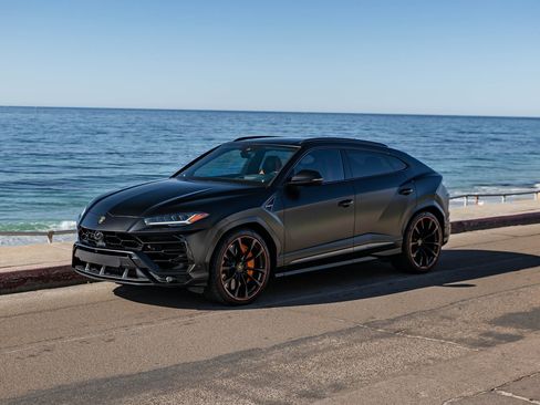 Used 2022 Lamborghini Urus image 1